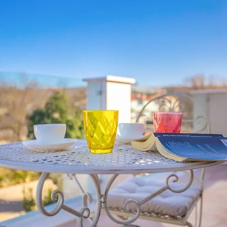 Ostrobradic Sleeps 8 With Pool Air Con And Wifi