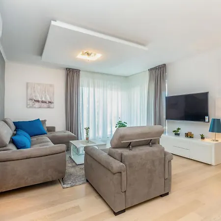 Villa Ostrobradic Sleeps 8 With Pool Air Con And Wifi Sveti Anton (Krk)
