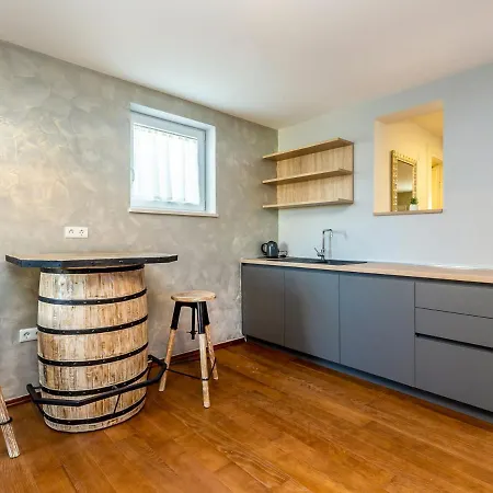 Villa Ostrobradic Sleeps 8 With Pool Air Con And Wifi Sveti Anton (Krk)