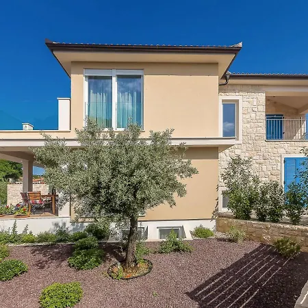 Villa Ostrobradic Sleeps 8 With Pool Air Con And Wifi *