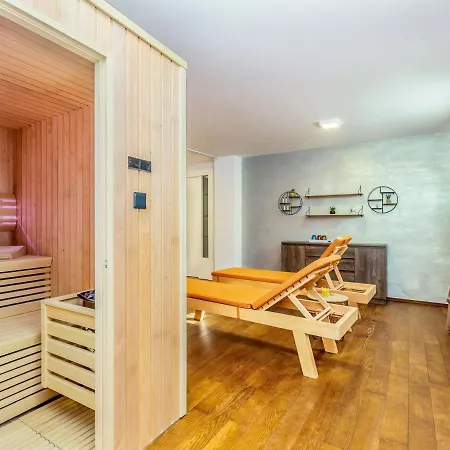 Ostrobradic Sleeps 8 With Pool Air Con And Wifi Villa *